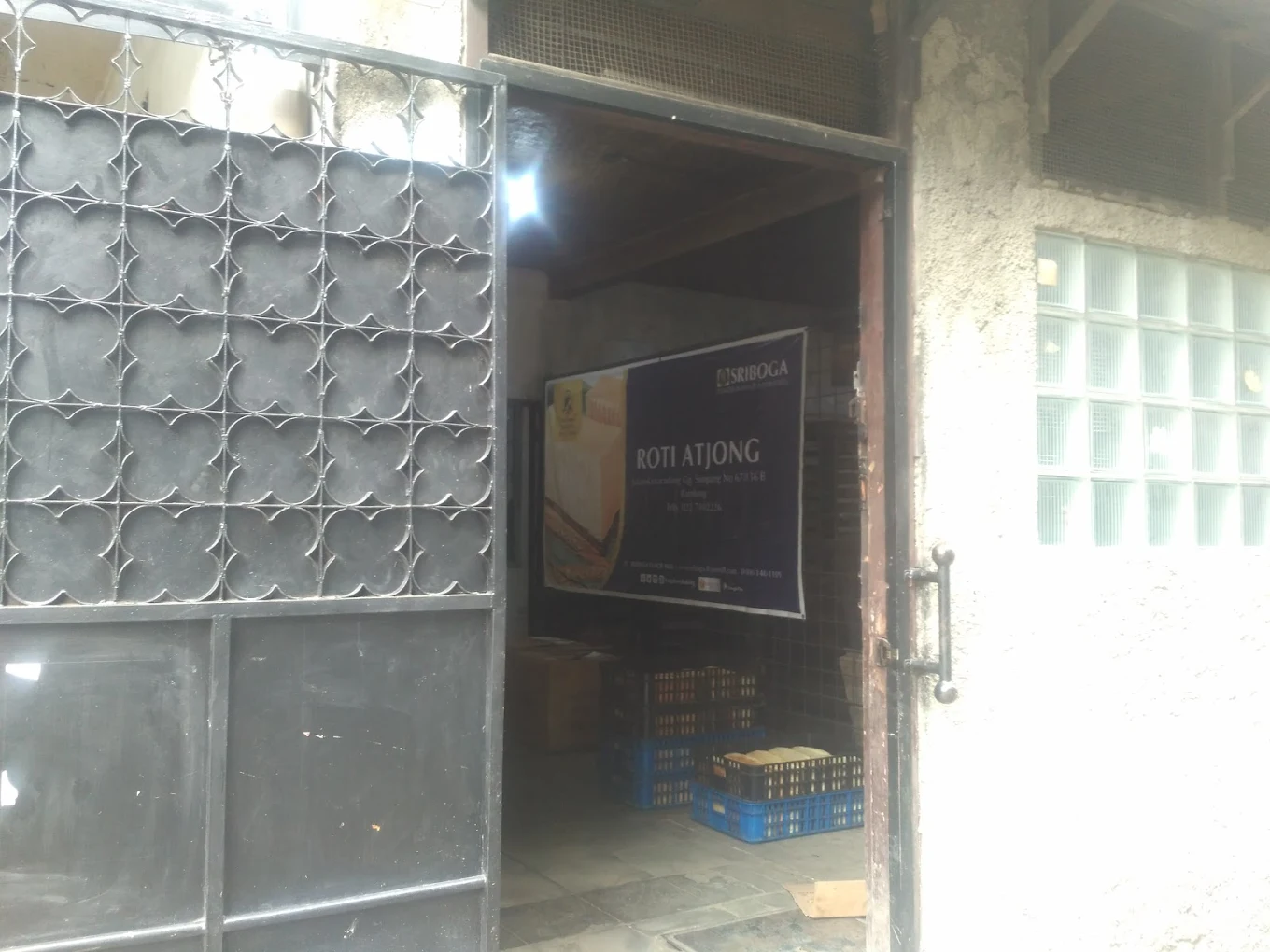 Area pabrik Roti Acong