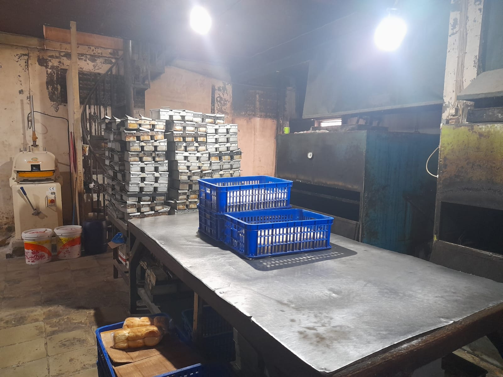 Ruang produksi Roti Acong